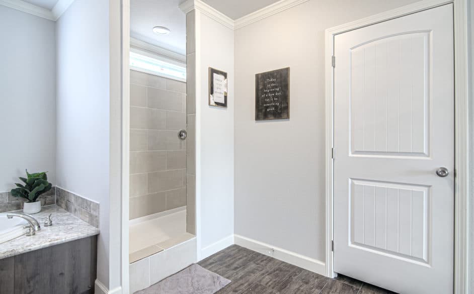 Beaumont 5079 bathroom home features