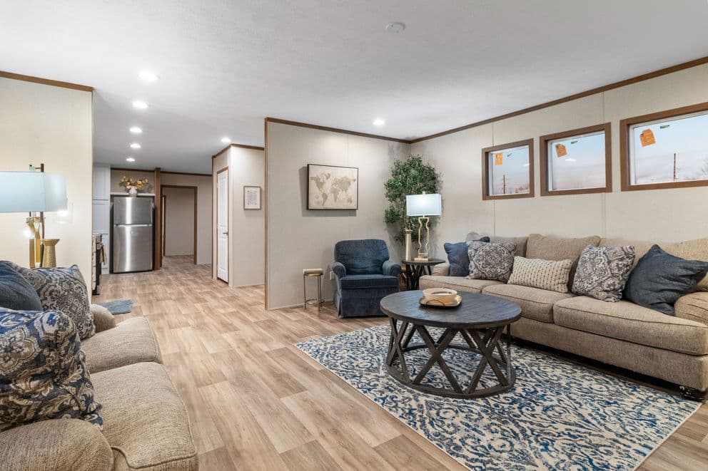 Grand interior home features