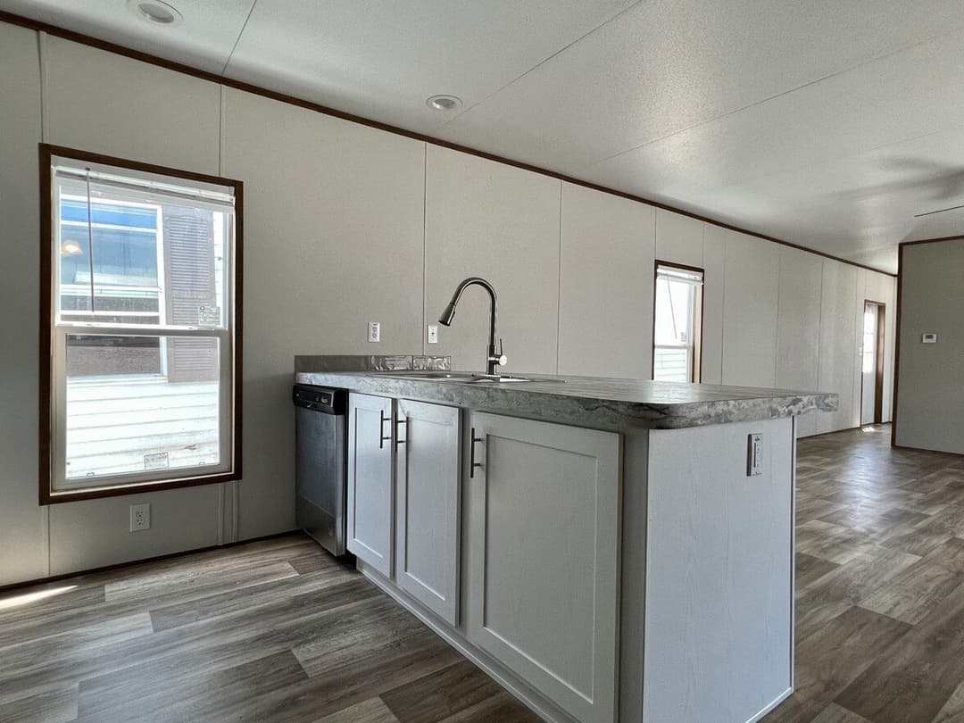 Valuhomes 16763v kitchen home features