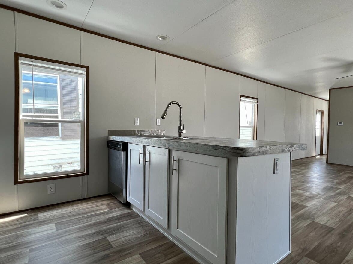 Valuhomes 16763v kitchen home features