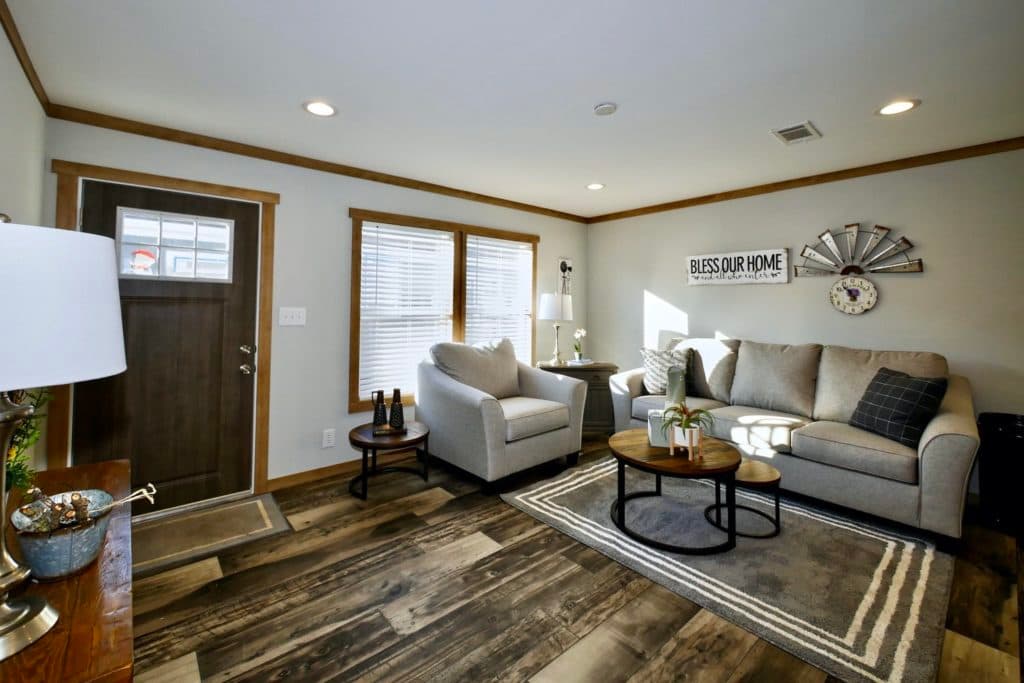 Macey 9768 interior home features