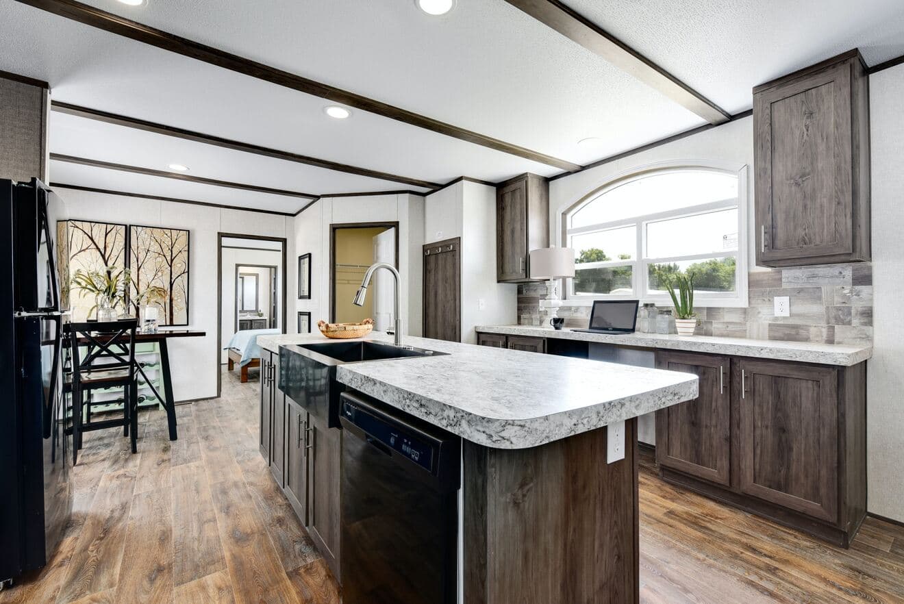 Pinnacle 16763u kitchen home features