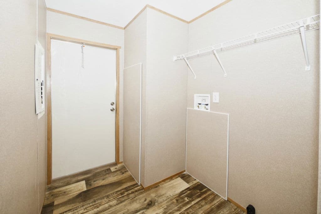 Taurus 9366 interior home features