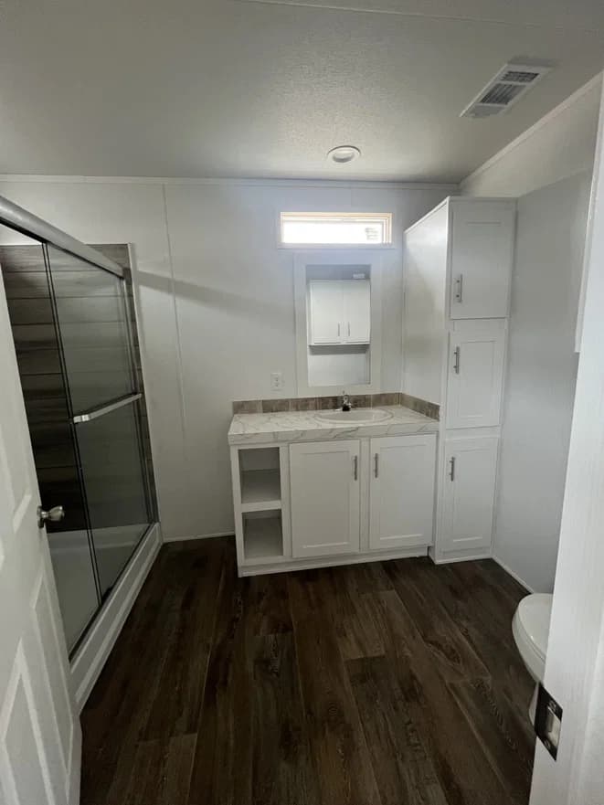 Pinnacle 16602p bathroom home features