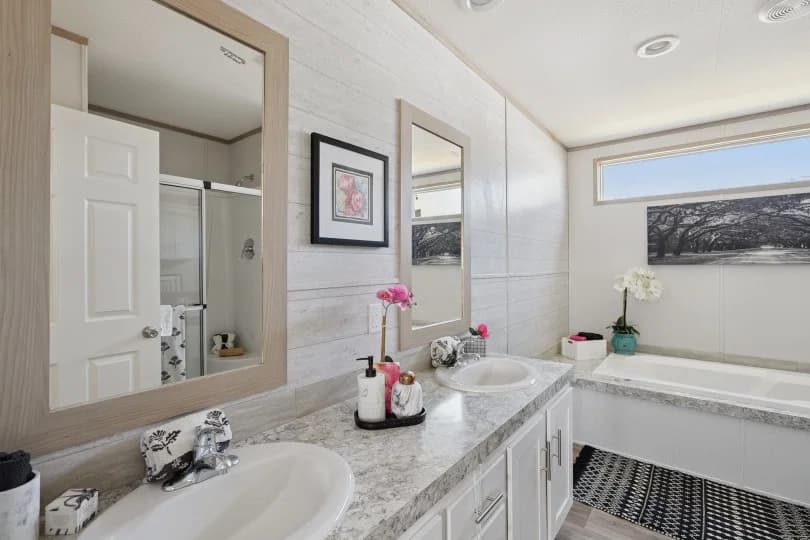Pinnacle 28603p bathroom home features