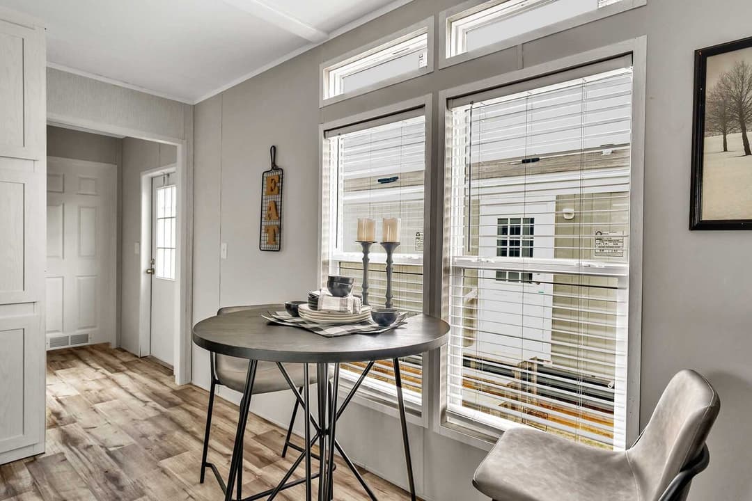 Pinnacle 16763l interior home features