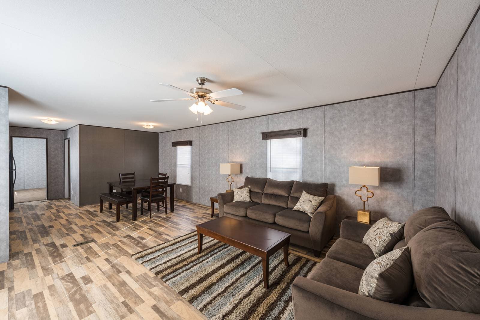 Cs1676a interior home features