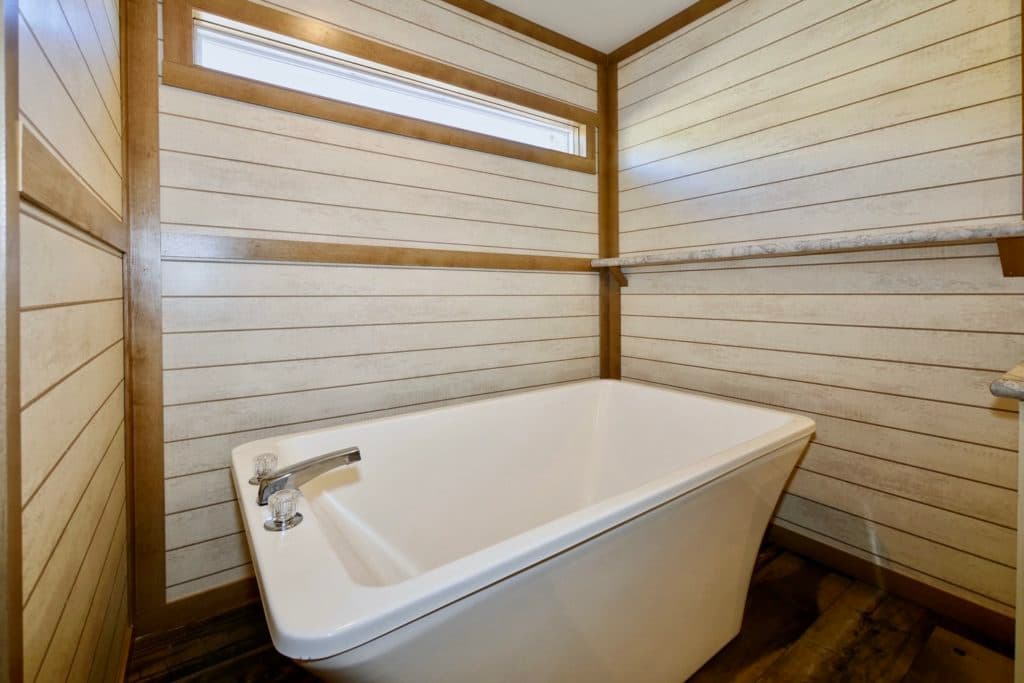 Macey 9768 bathroom home features