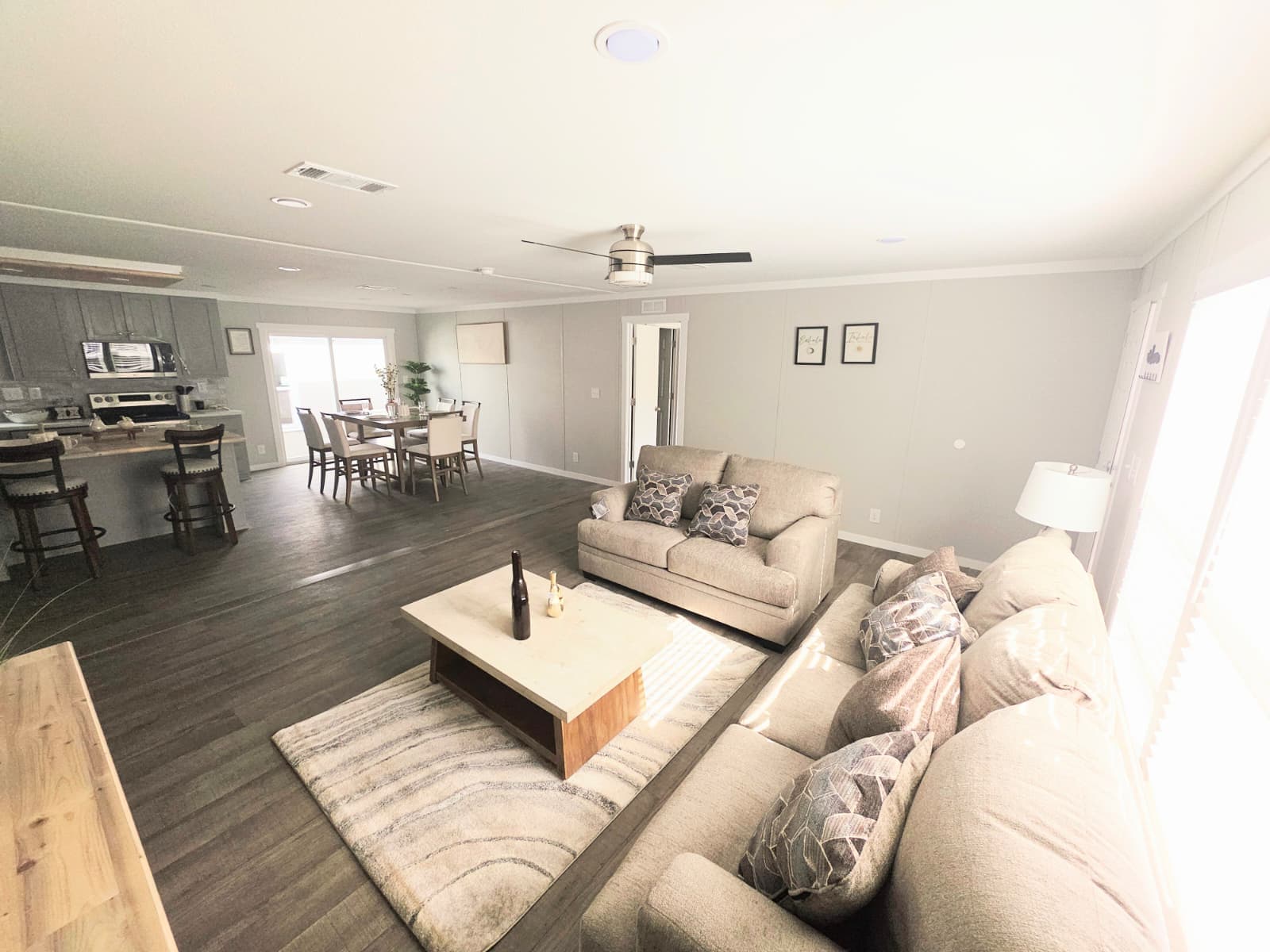 Scorpio 9469 interior home features