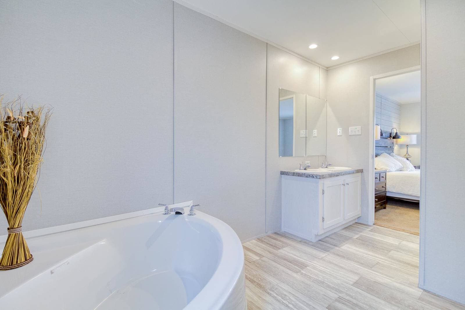 Rm2848a bathroom home features