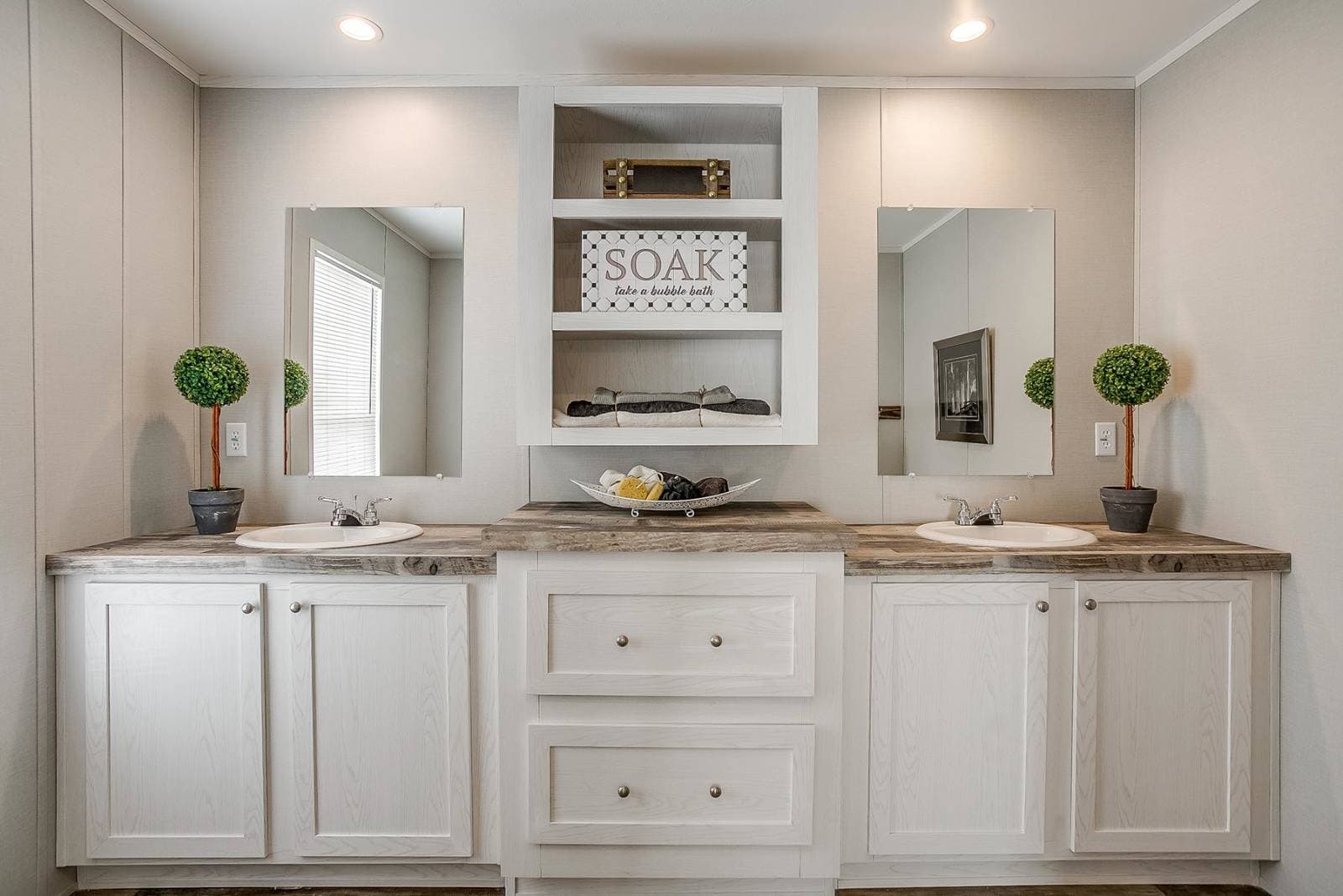 Nm2856a bathroom home features