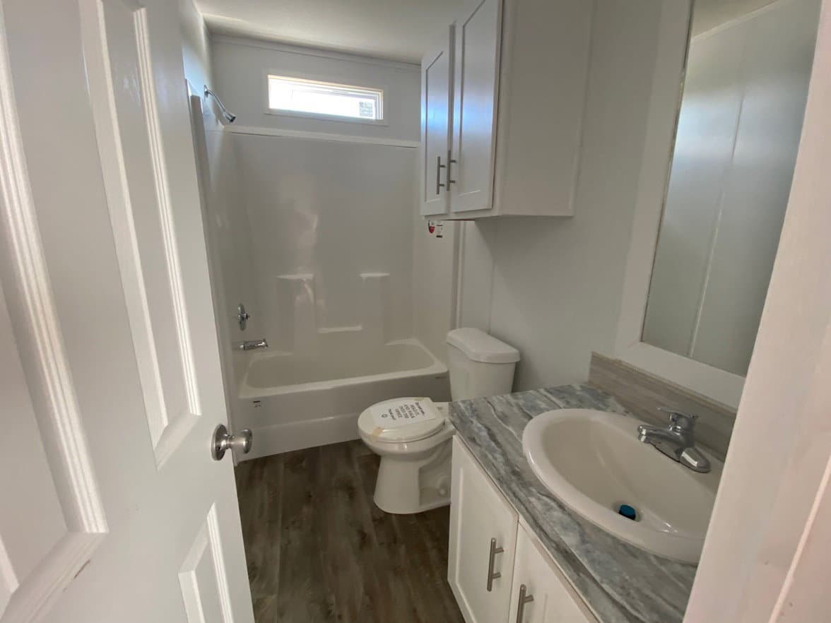 Pinnacle 18763p bathroom home features