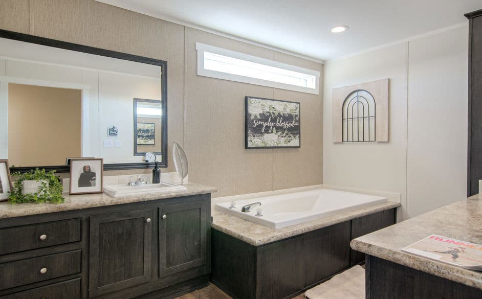 Bandera 3356 bathroom home features