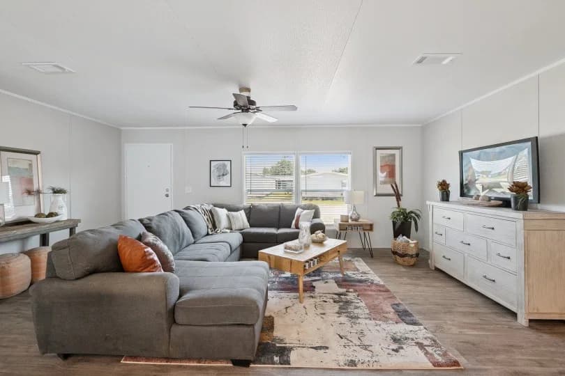 Valuhomes 28724p living room home features