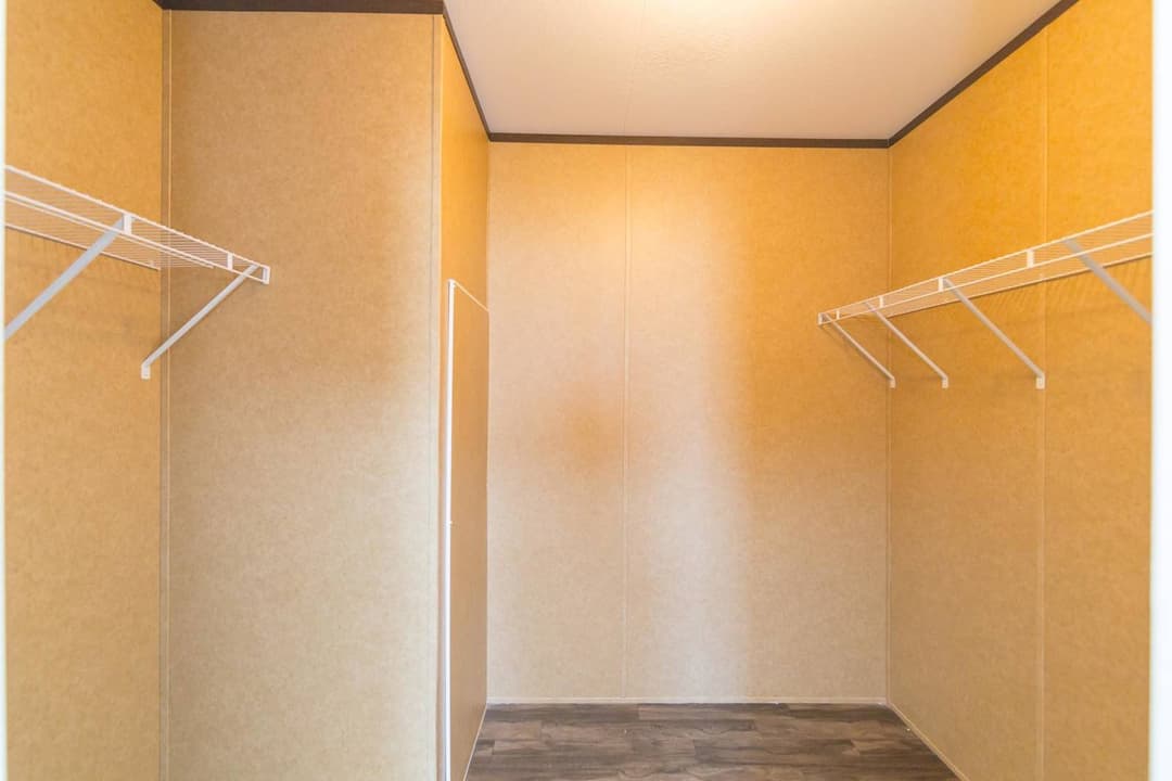 Cs1672a interior home features