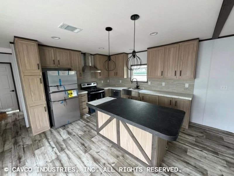 Landmark 16763b kitchen home features