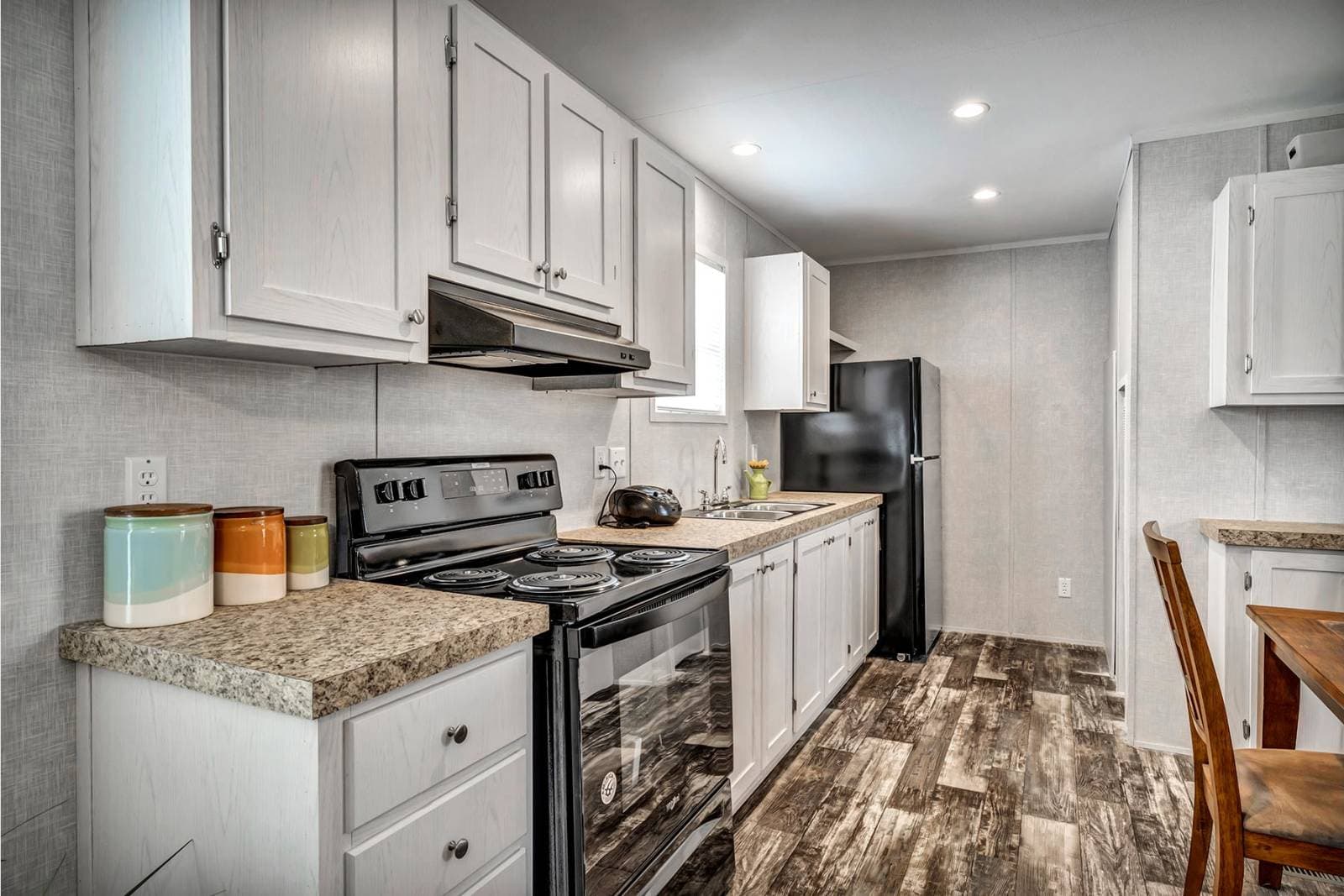 Redman 1656a kitchen home features