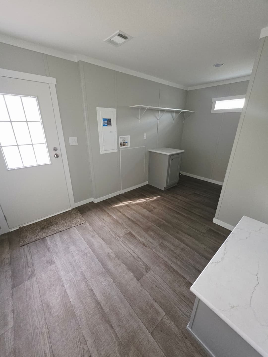 Scorpio 9469 interior home features