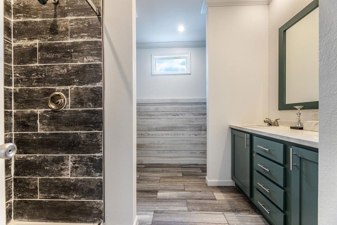 Innovation 1650h bathroom home features