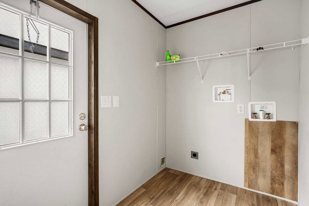 Pinnacle 28483p interior home features