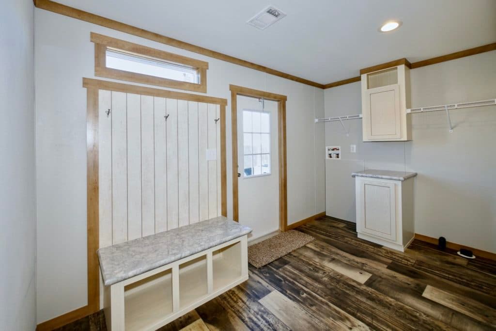 Macey 9768 interior home features