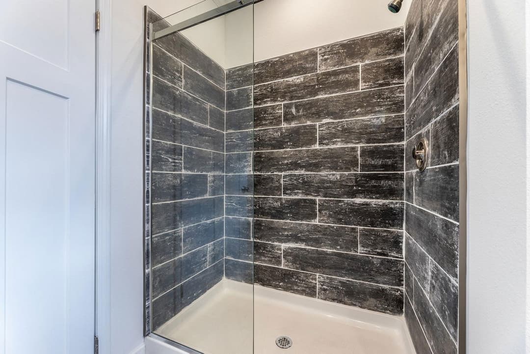 Innovation 1650h bathroom home features