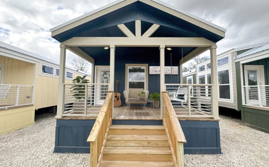 Robin d56ep8 elevation and exterior home features