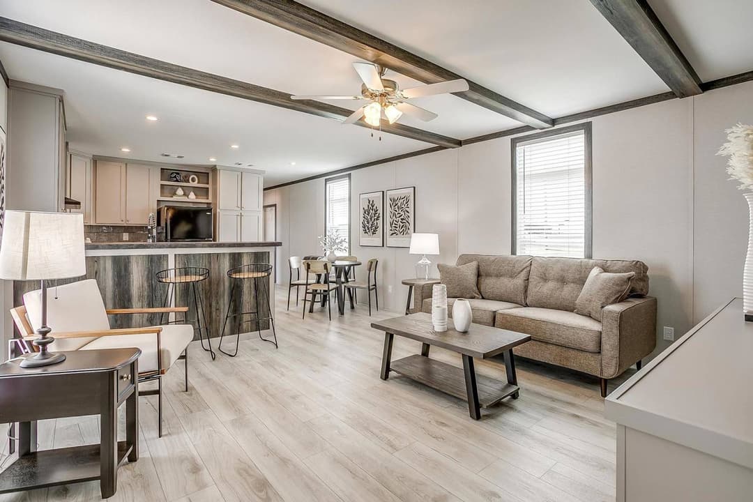 Cs1676h interior home features