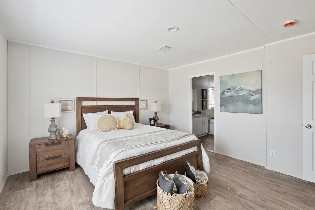 Valuhomes 28563p bedroom home features