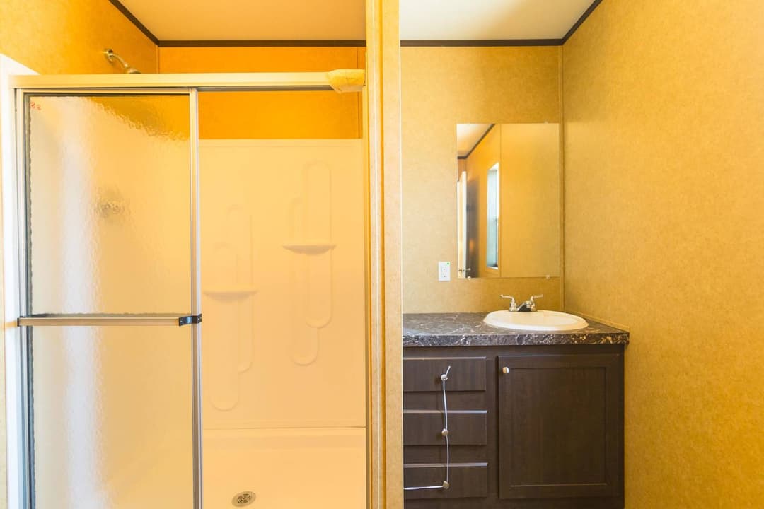 Cs1672a bathroom home features