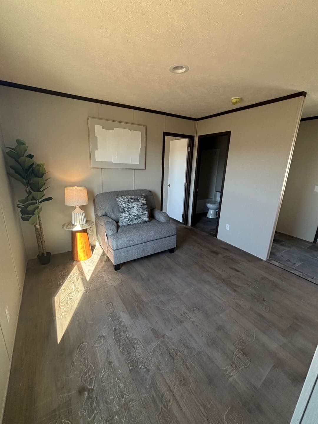 Balance (clearance) interior home features