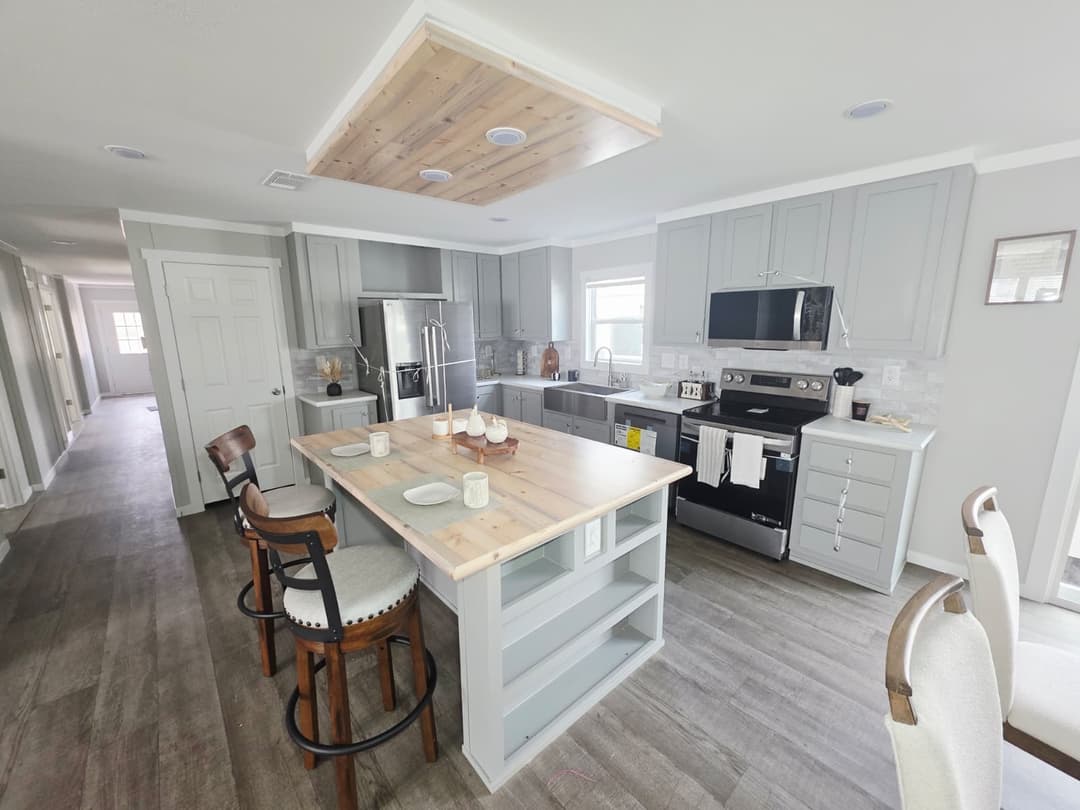 Scorpio 9469 interior home features