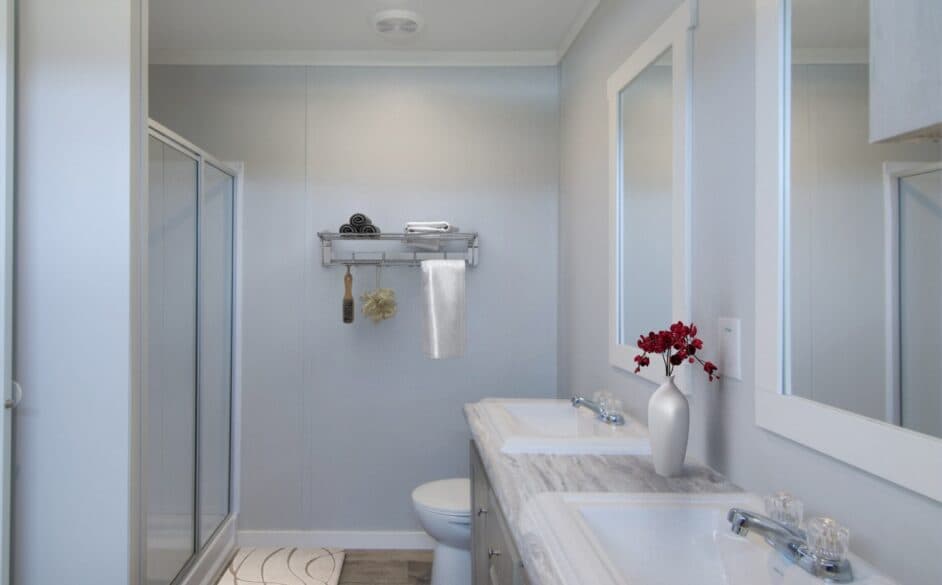 Coyote ridge 331 bathroom home features