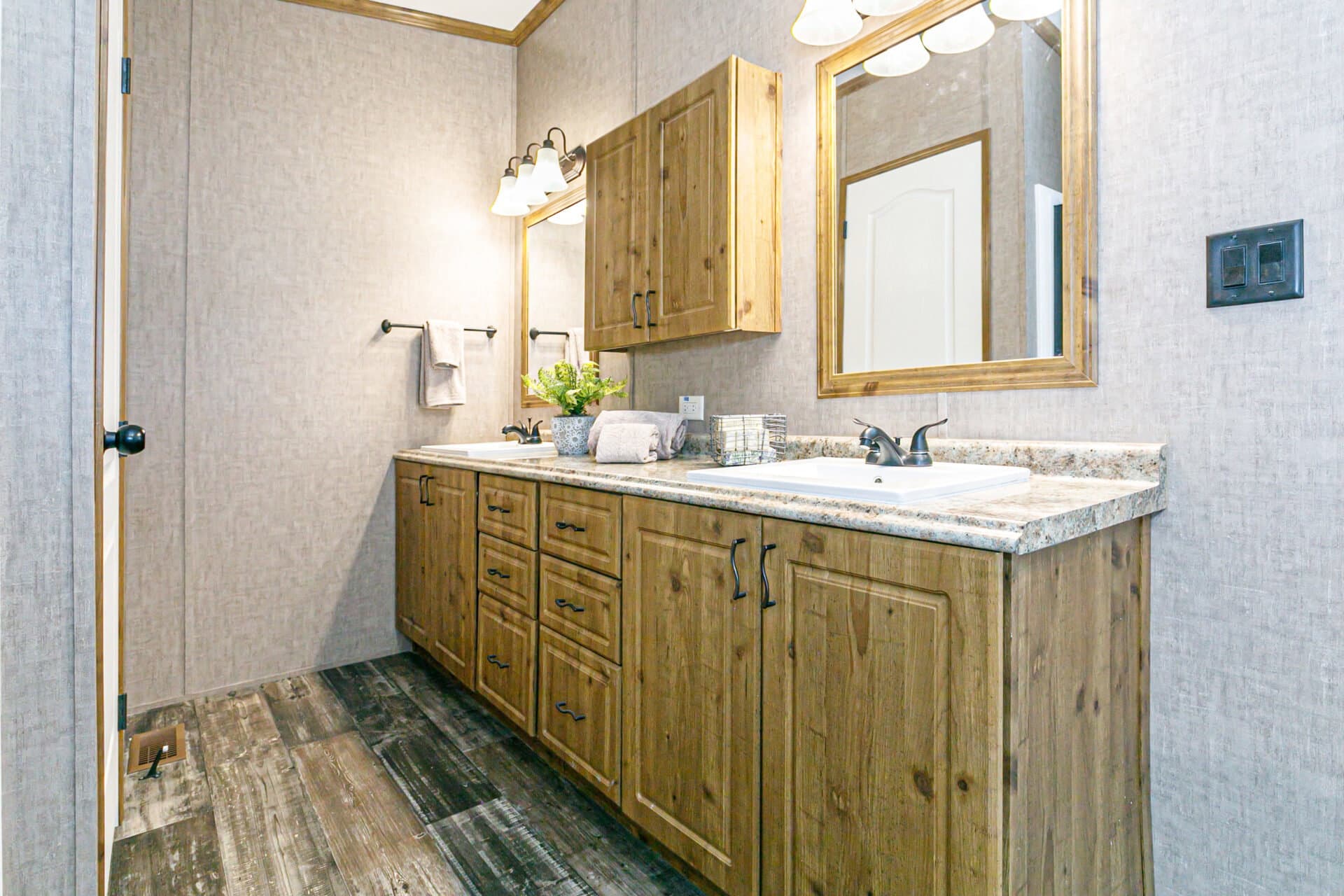 Classic c-3264-32c bathroom home features