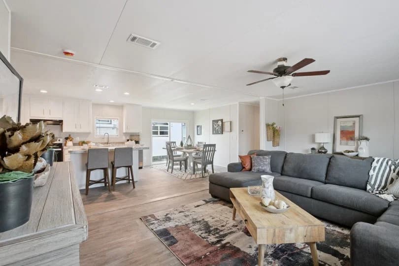 Valuhomes 28724p living room home features