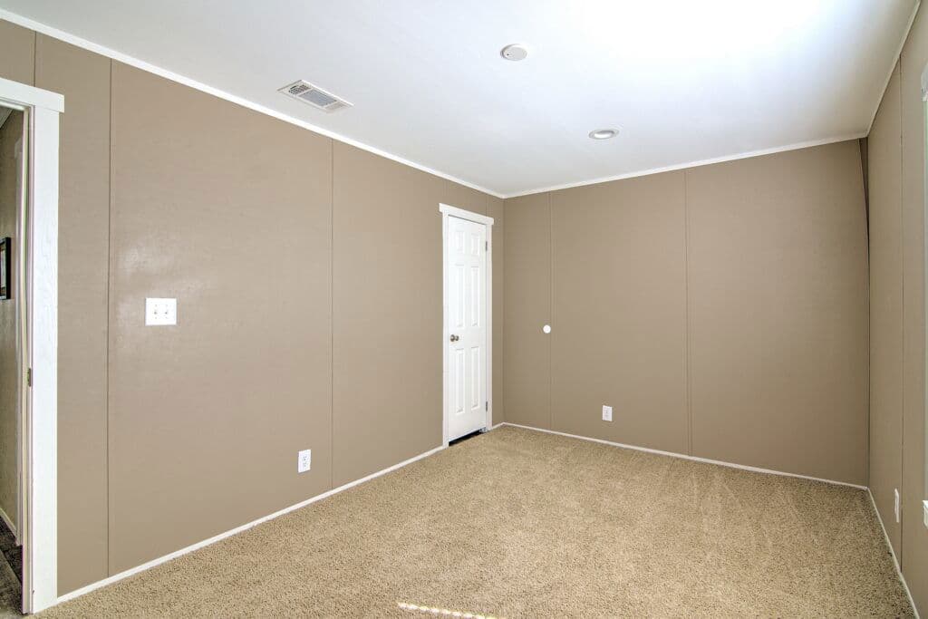 Phoenix 9277 bedroom home features