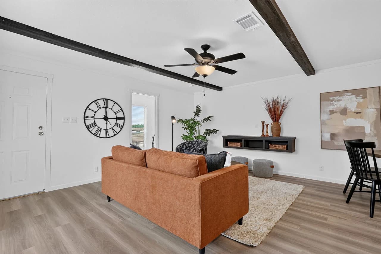 Nm2076a interior home features