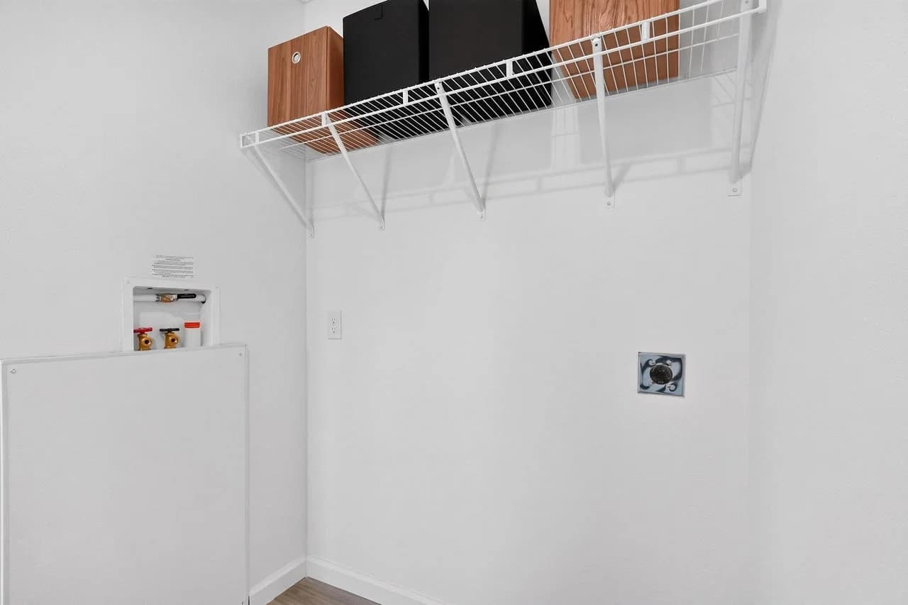Nm2076a interior home features
