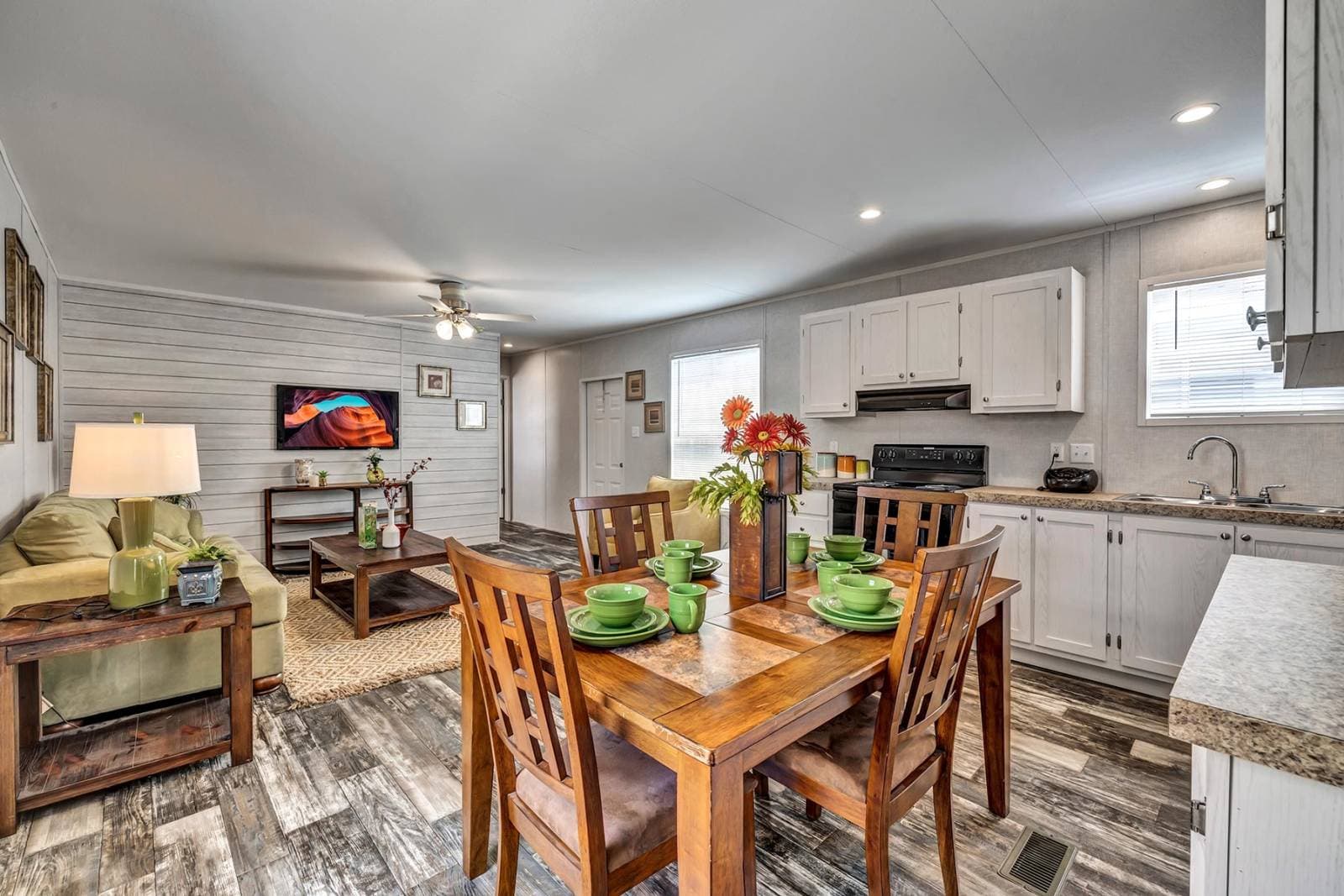 Redman 1656a interior home features