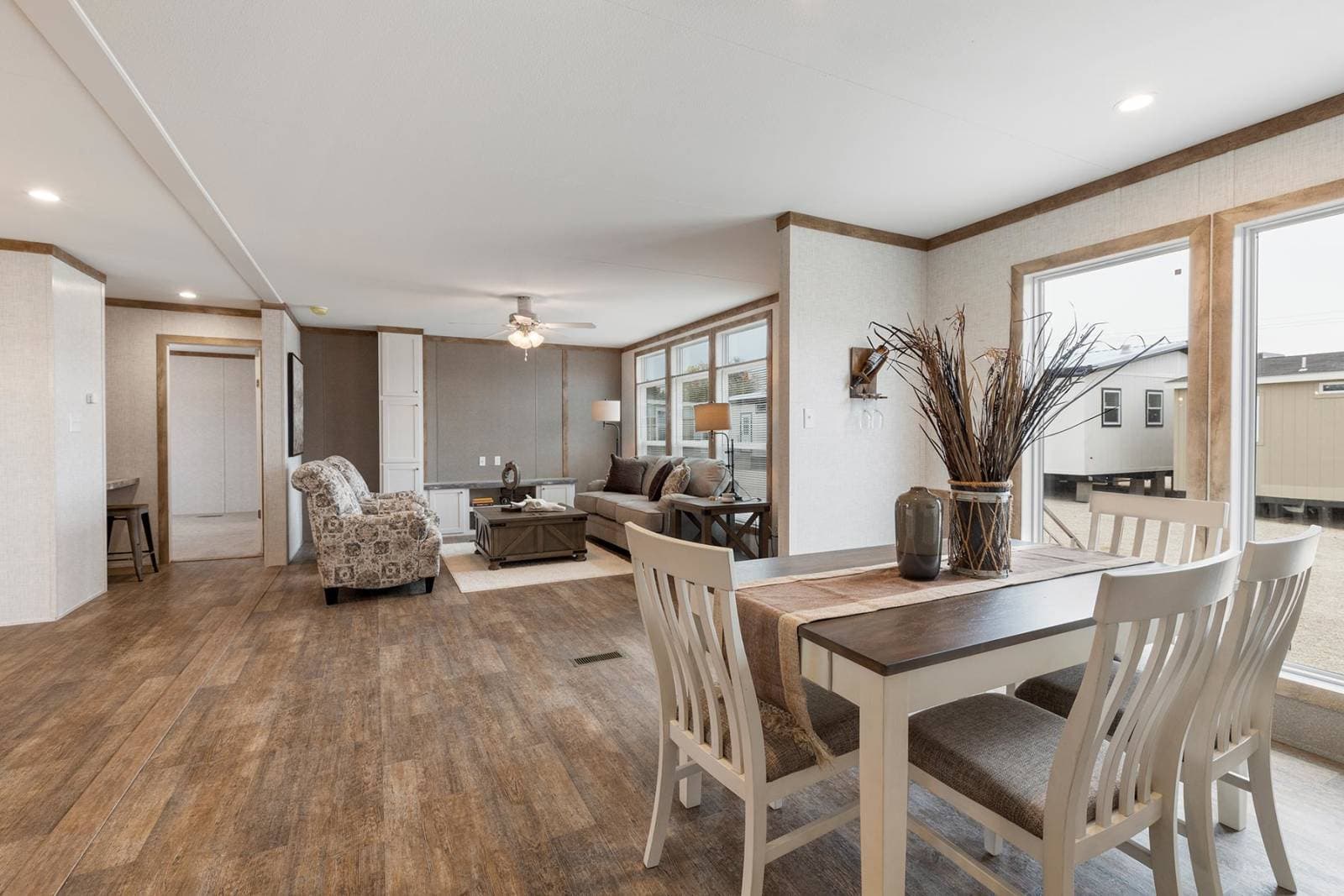 Nm2872a interior home features