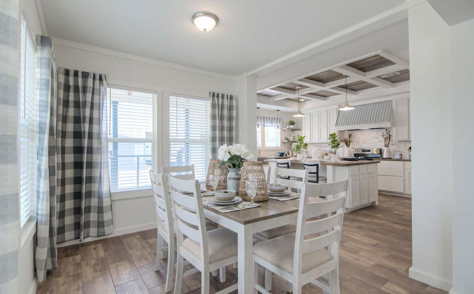 Pearl 6380 interior home features