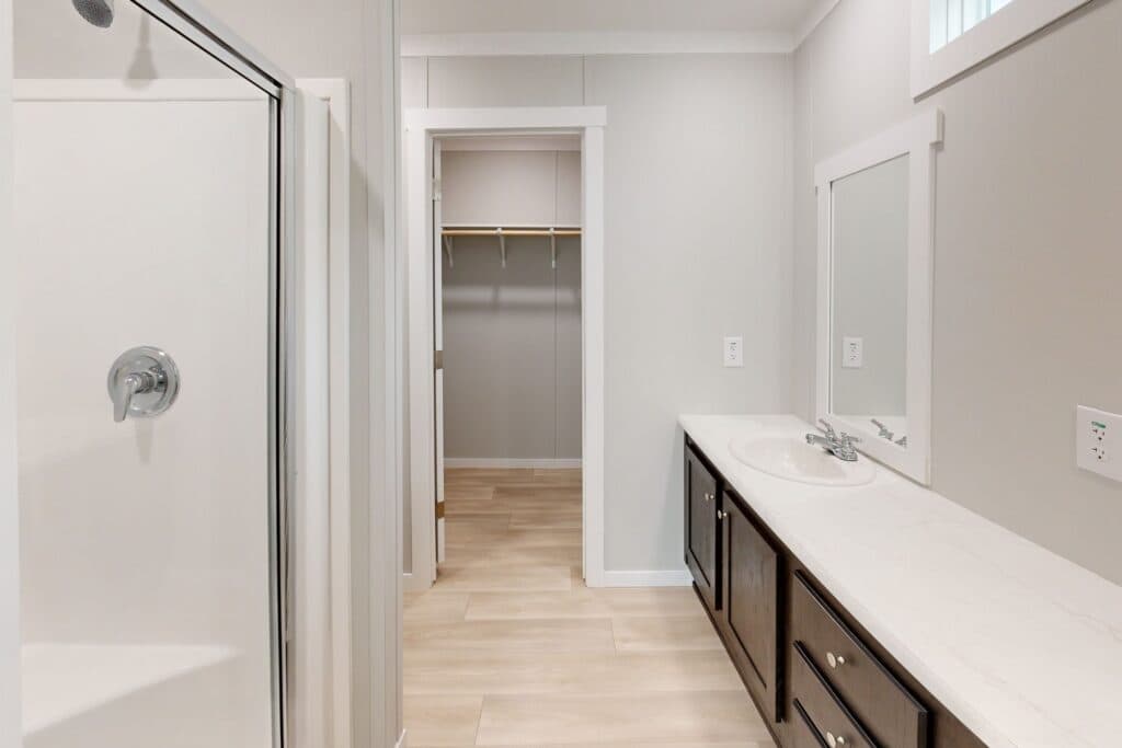 Cousteau 7652 bathroom home features