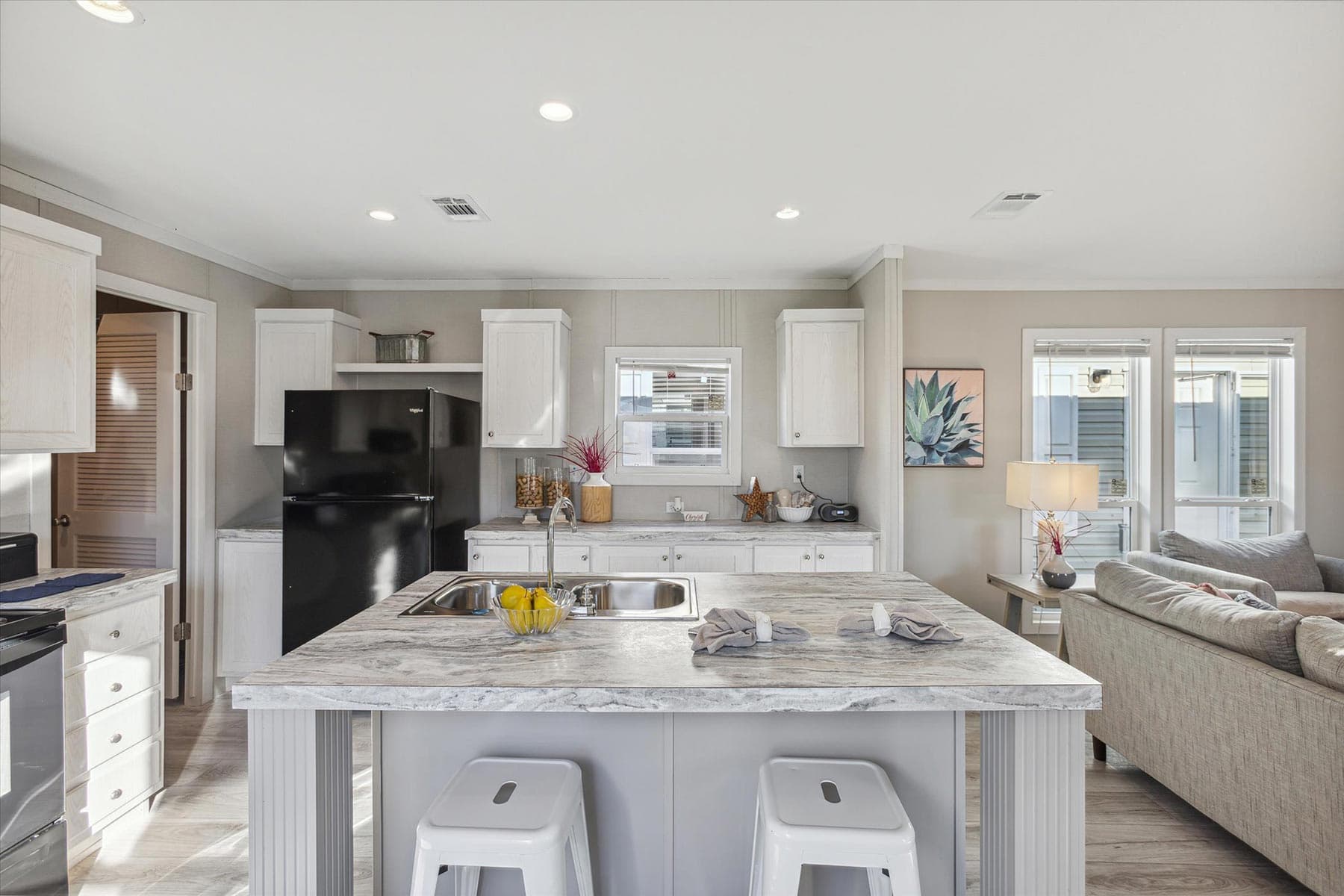 Redman 1676s interior home features