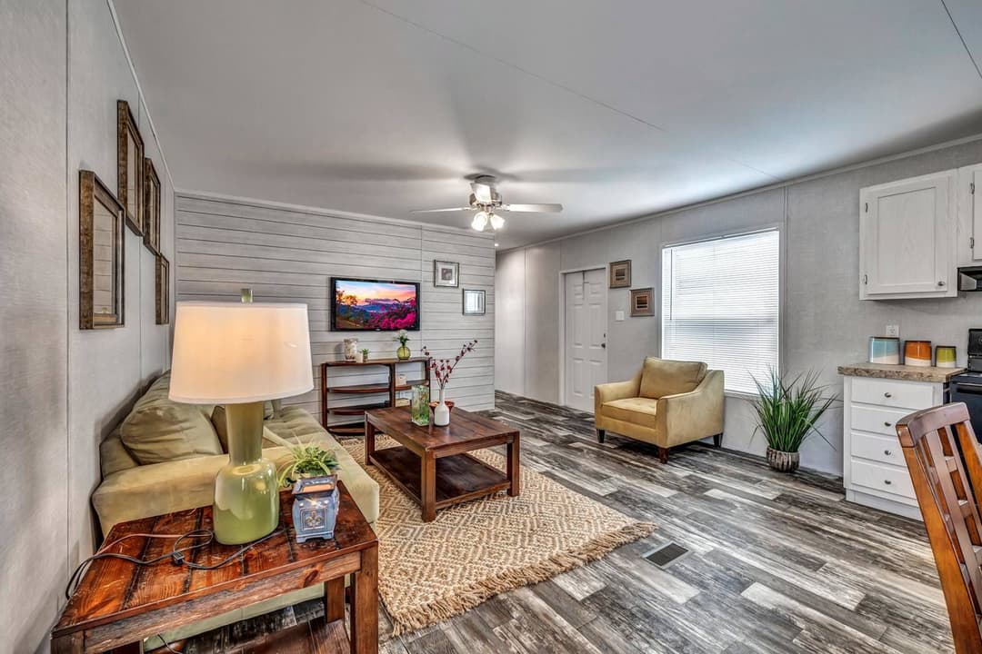 Redman 1656a interior home features