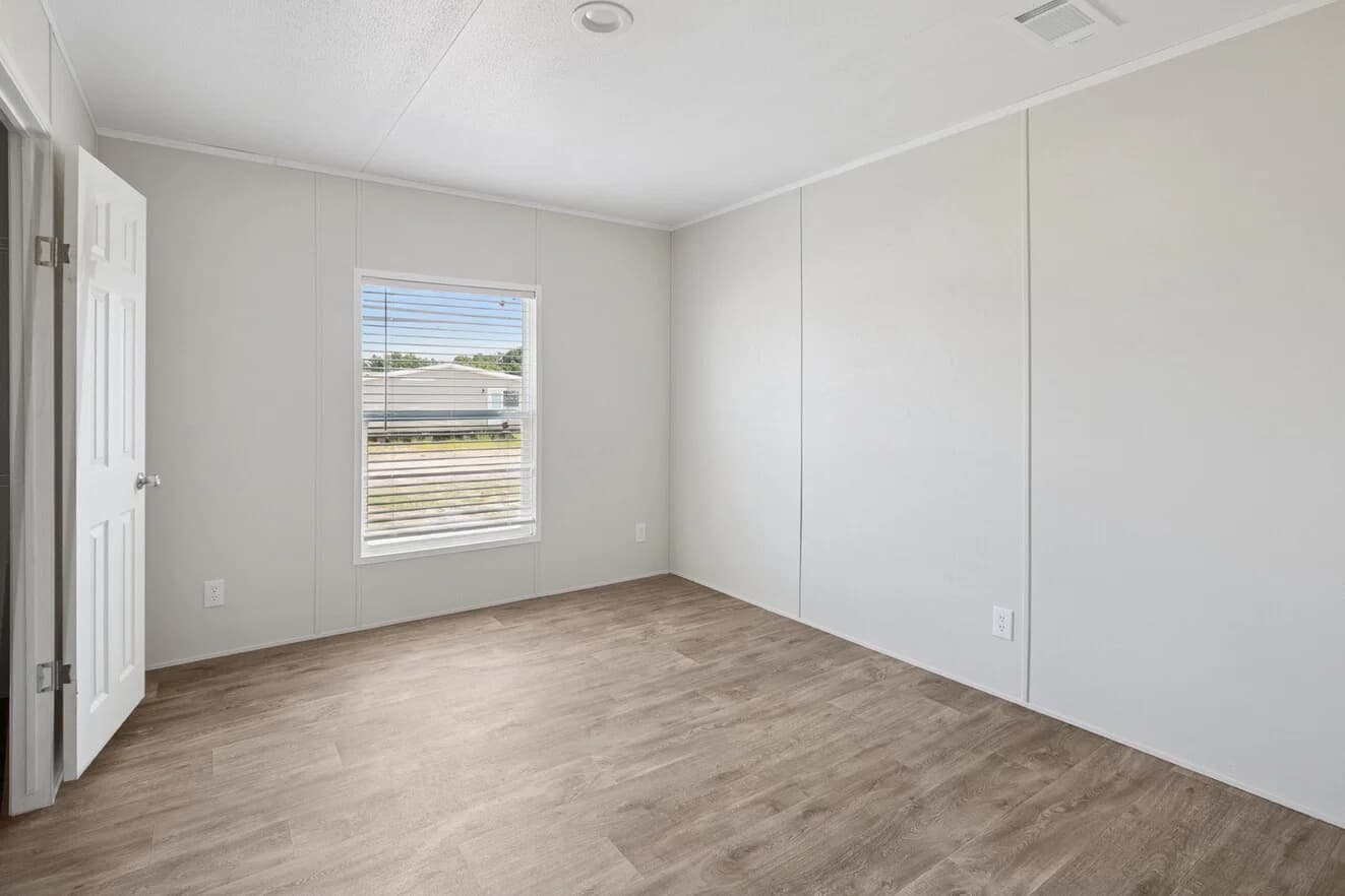 Valuhomes 28724p bedroom home features