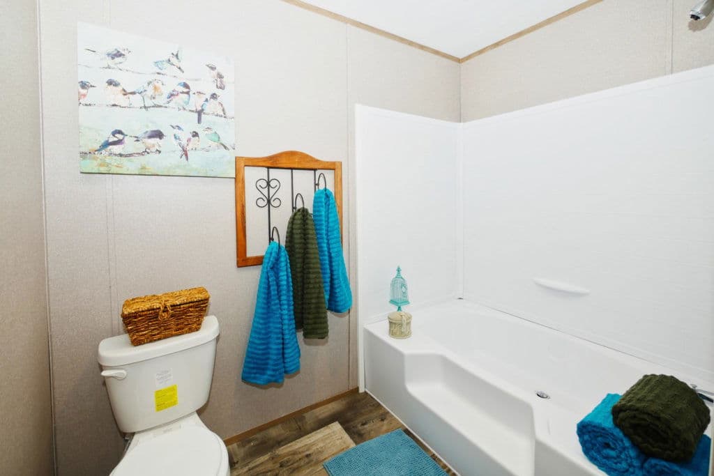 Taurus 9366 bathroom home features