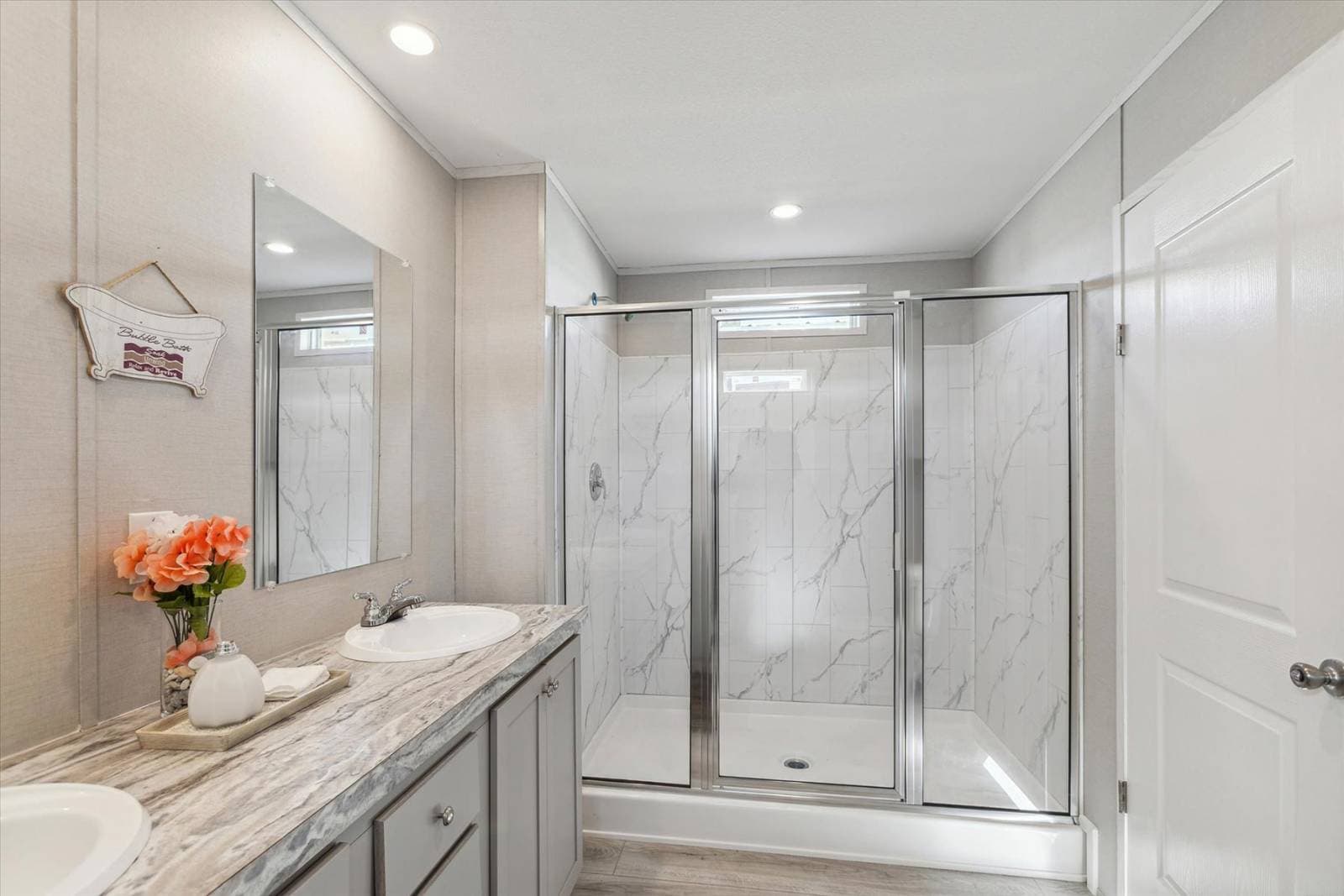 Rm1676c bathroom home features