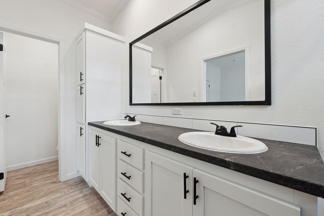 Innovation 1868h bathroom home features