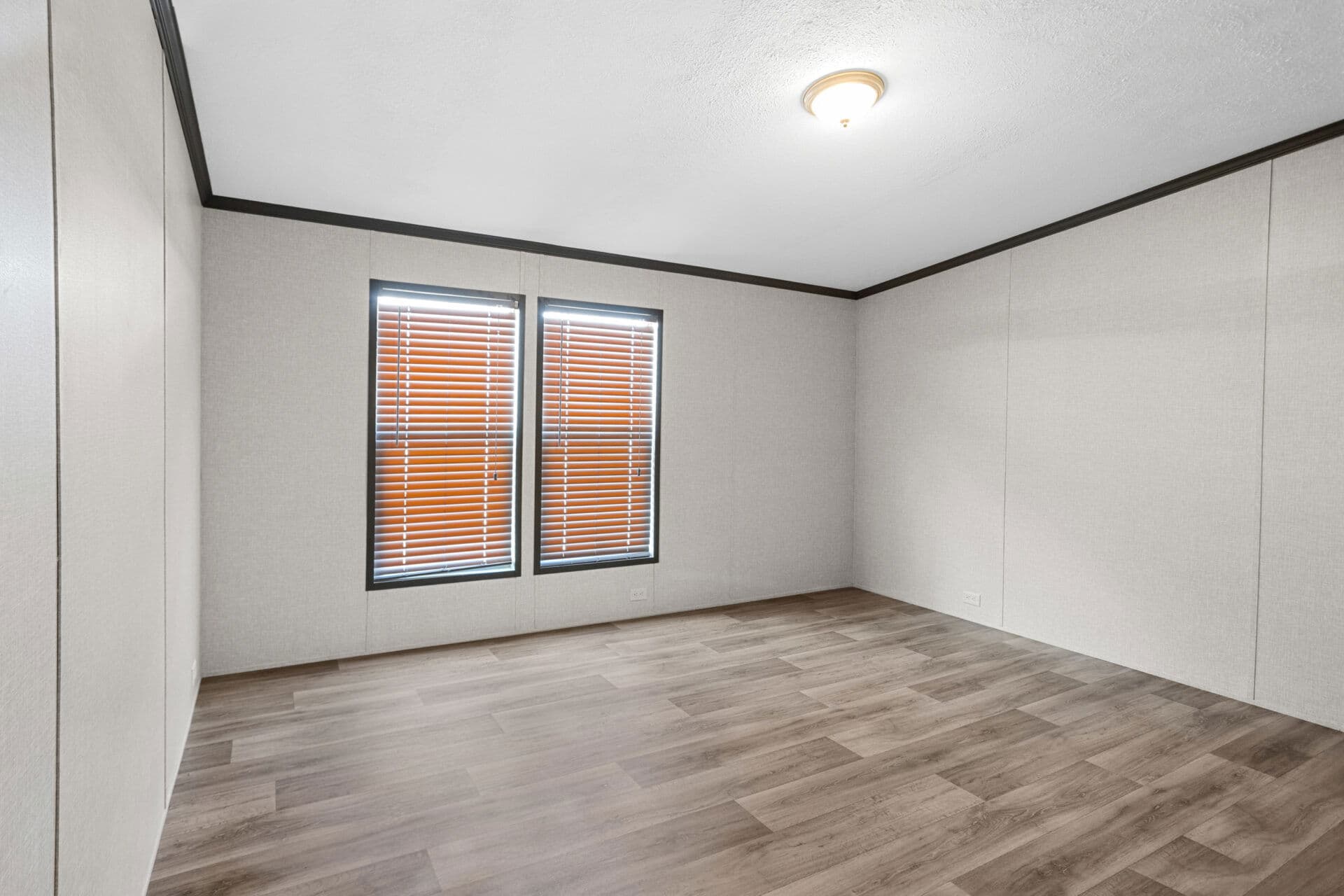 Classic c-3252-32d bedroom home features