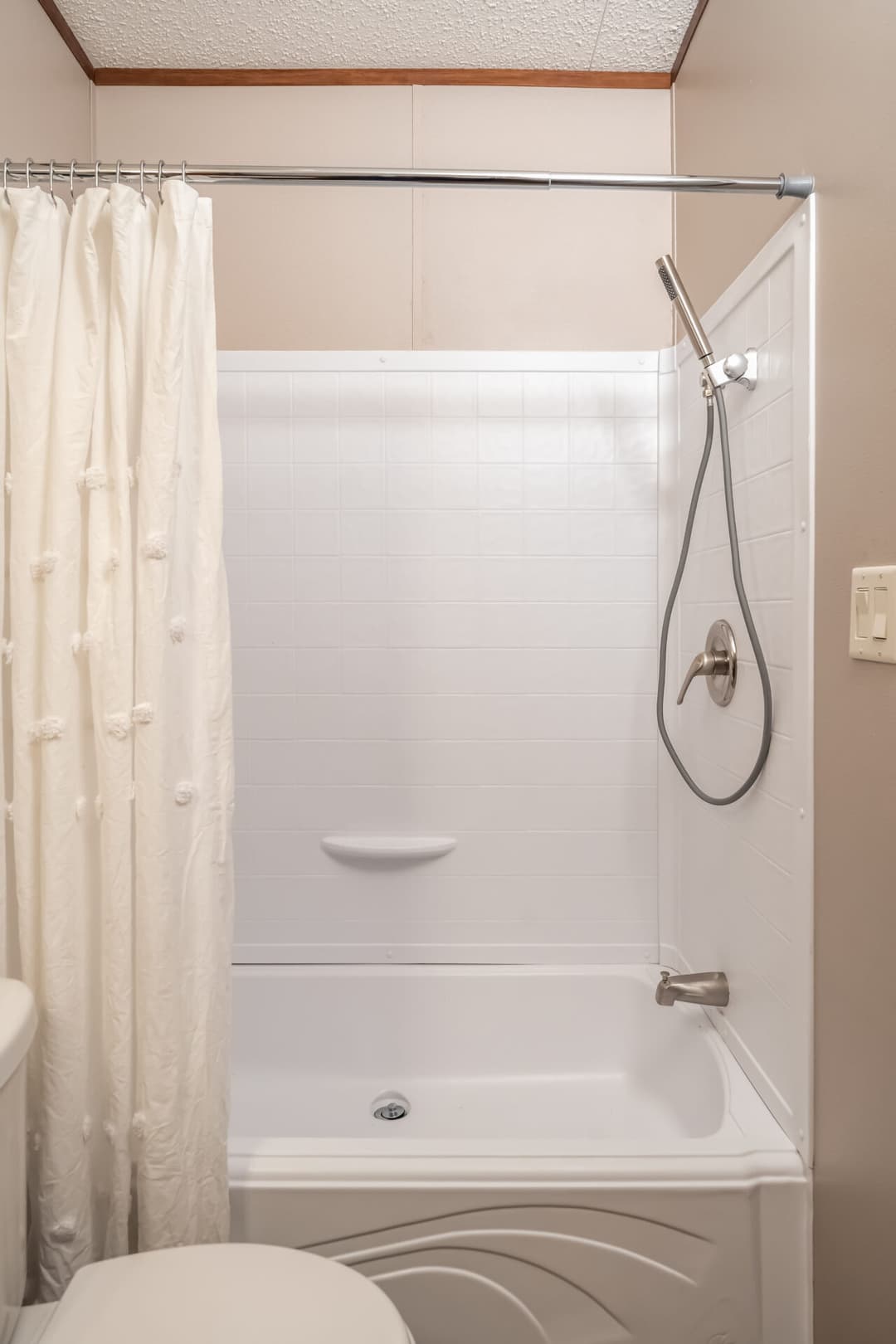 Classic c-1664-32c bathroom home features